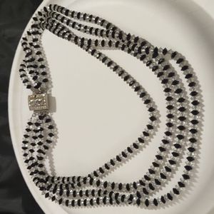 ANTIQUE CIRCA 1940 4 ROWS OF GLASS BEADS WITH RHINESTONE CLASP
